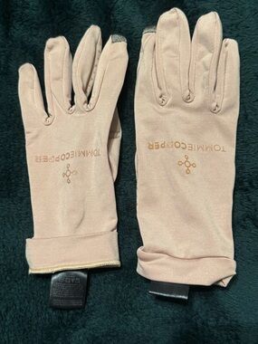 Tommy Copper Beige Compression Gloves With Touchscreen Pads-Unisex